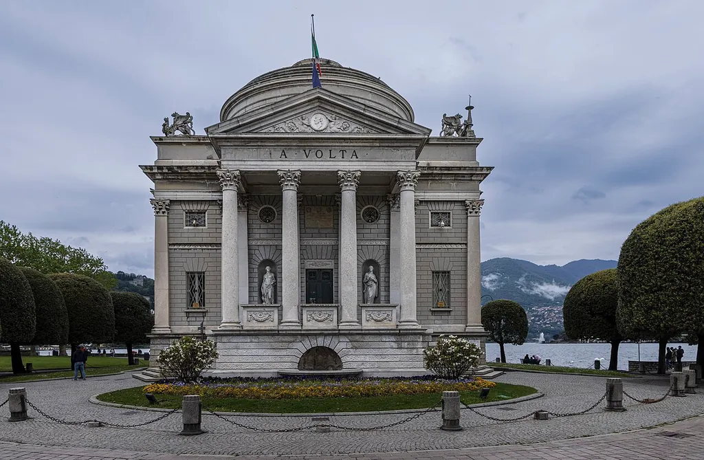 Tempio Voltiano in Como – Bild 2 von 10