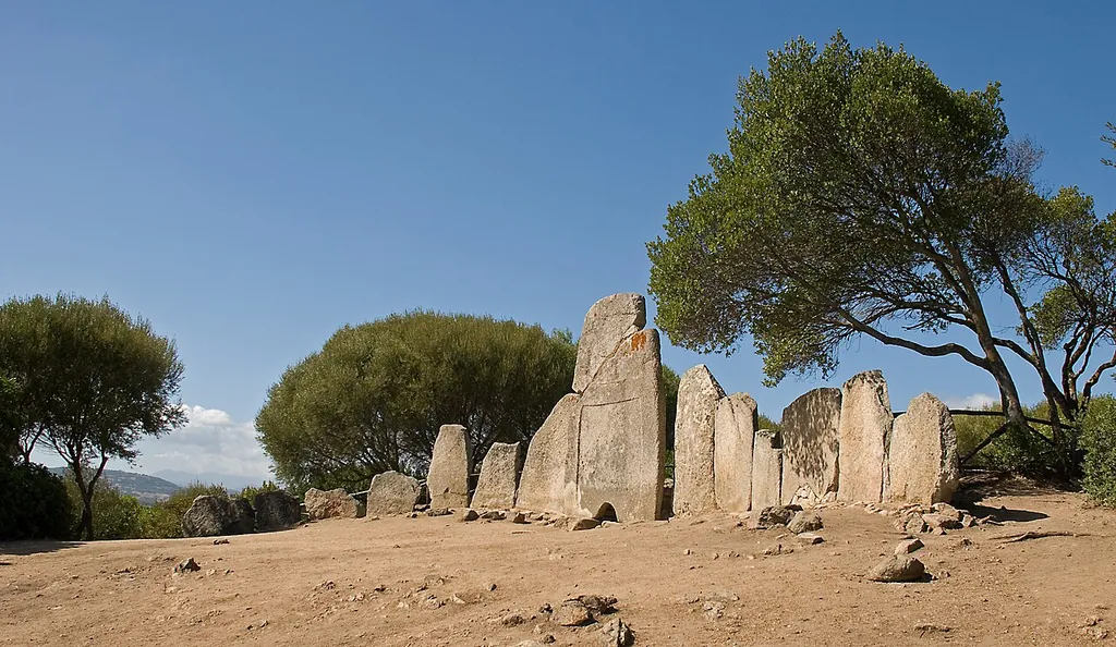 Tomba dei giganti di Li Lolghi in Arzachena