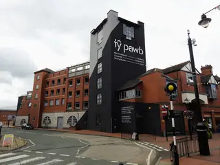 Tŷ Pawb in Wrexham – Photo 1 of 2