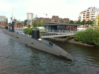 U-434 in Hamburgo