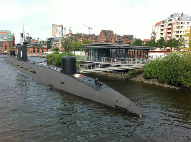 U-434 in Amburgo