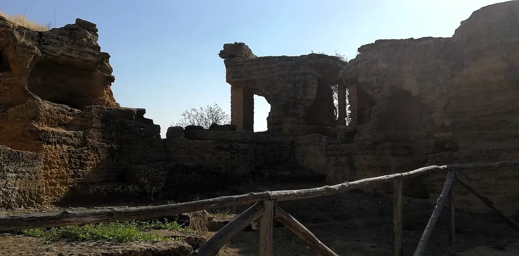 Parco Archeologico e Paesaggistico della Valle dei Templi in Agrigento – Photo 3 of 7
