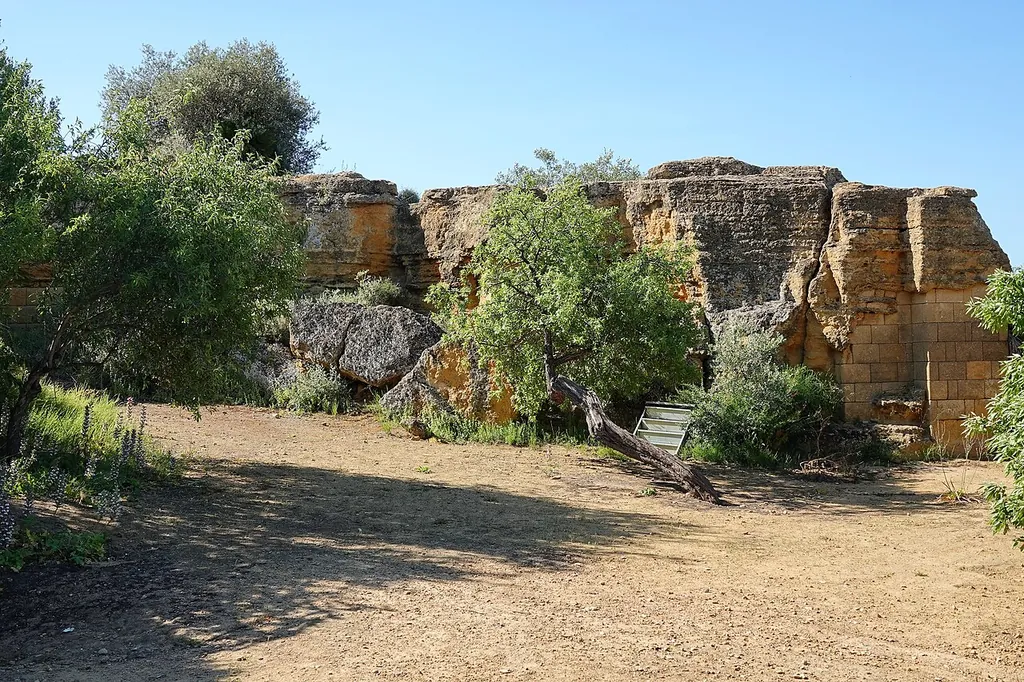 Parco Archeologico e Paesaggistico della Valle dei Templi in Agrigento – Photo 4 of 7