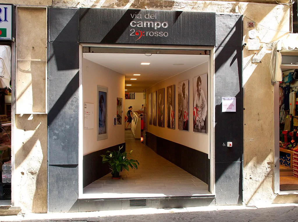 Via del Campo 29 rosso in Genoa