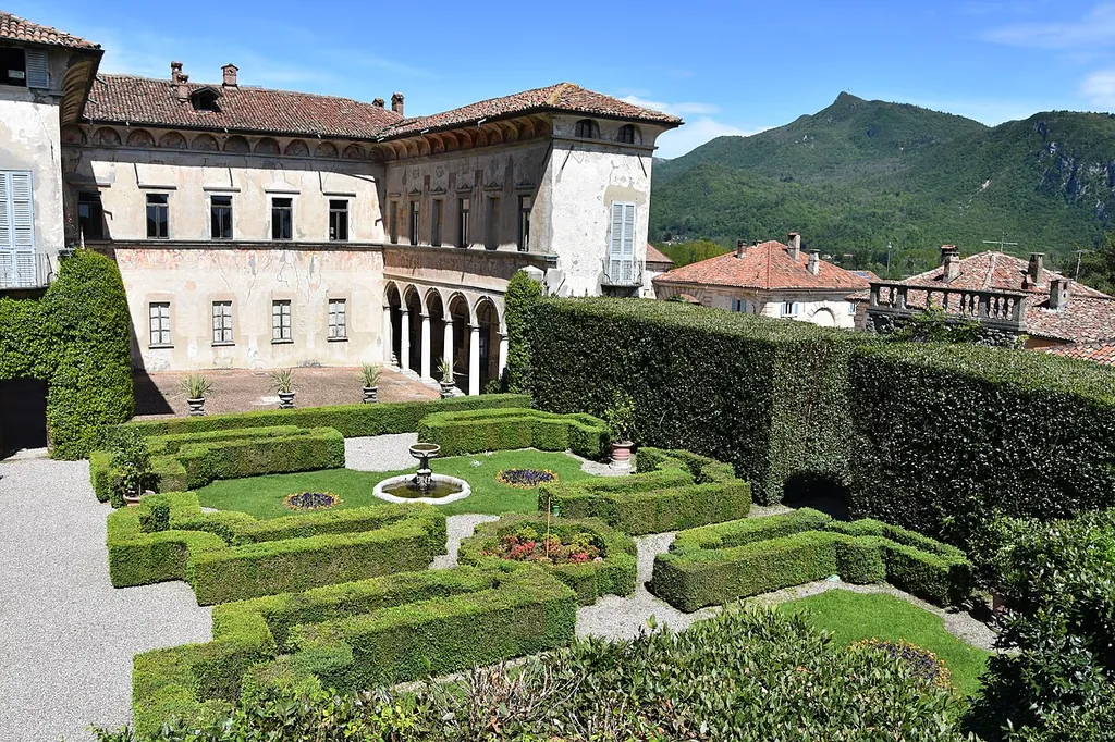 Villa Cicogna Mozzoni in Bisuschio