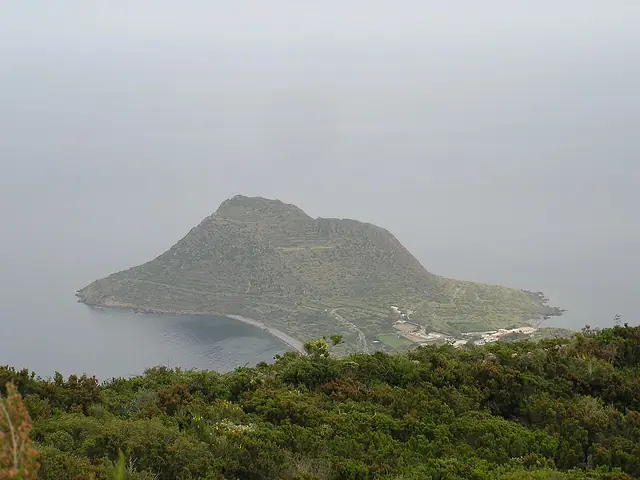 Villaggio preistorico di Capo Graziano e Museo di Filicudi in Lipari