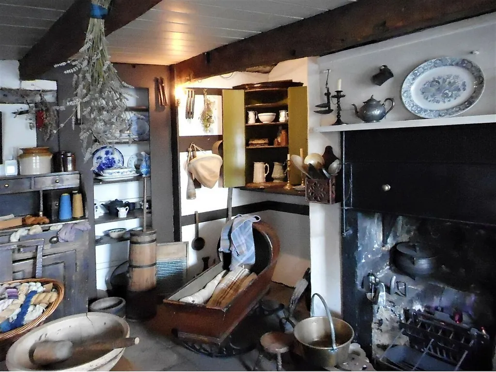 Weaver's Cottage in Kilbarchan – Photo 3 of 5