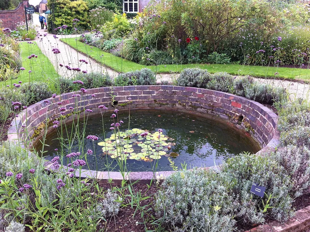Winterbourne House and Garden in Birmingham – Photo 3 of 5