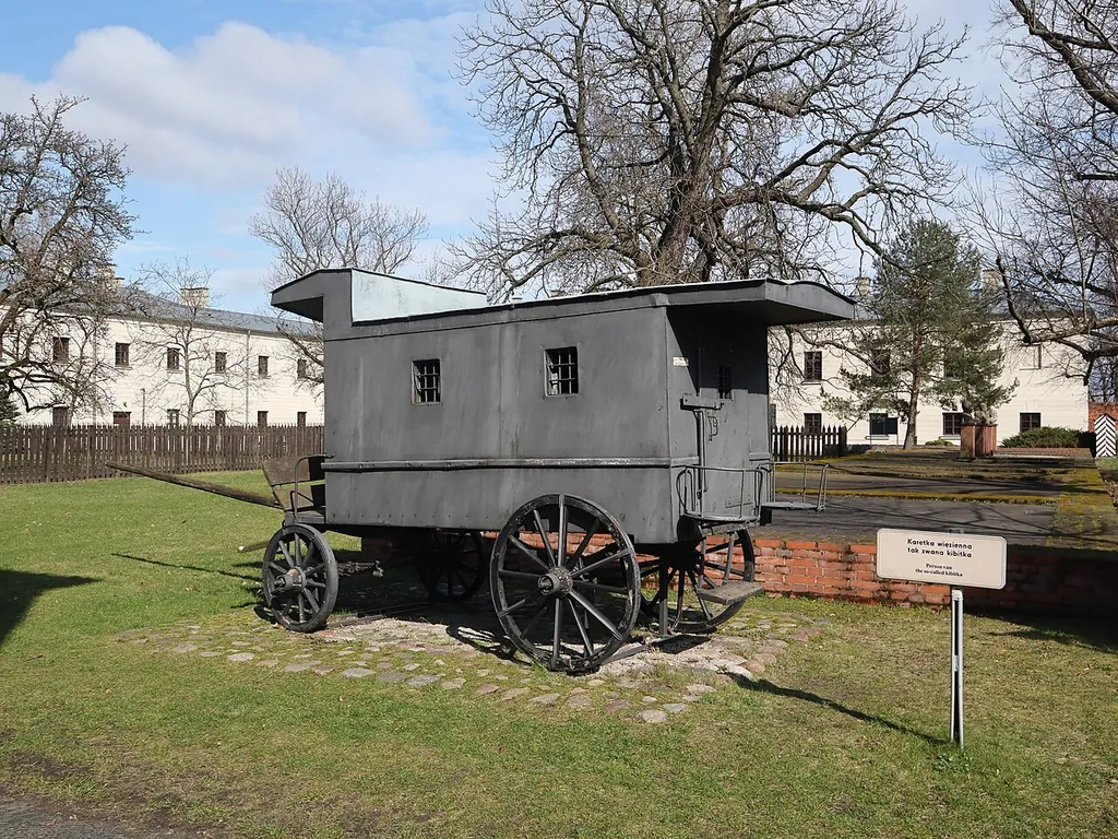 Muzeum X Pawilonu Cytadeli Warszawskiej in Warschau – Bild 3 von 3