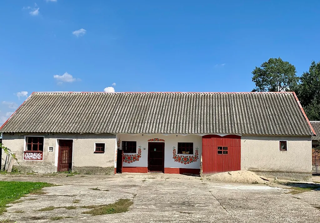 Zagroda Felicji Curyłowej w Zalipiu in Zalipie – Zdjęcie 8 z 8
