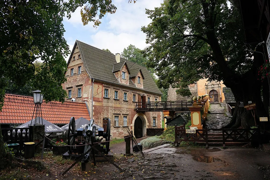 Zamek Grodno in Zagórze Śląskie – Photo 2 of 8
