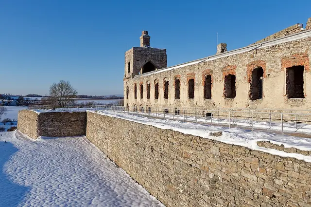 Zamek Krzyżtopór w Ujeździe in Ujazd – Photo 3 of 10
