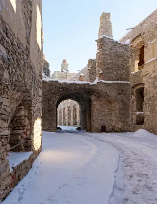 Zamek Krzyżtopór w Ujeździe in Ujazd – Photo 4 of 10