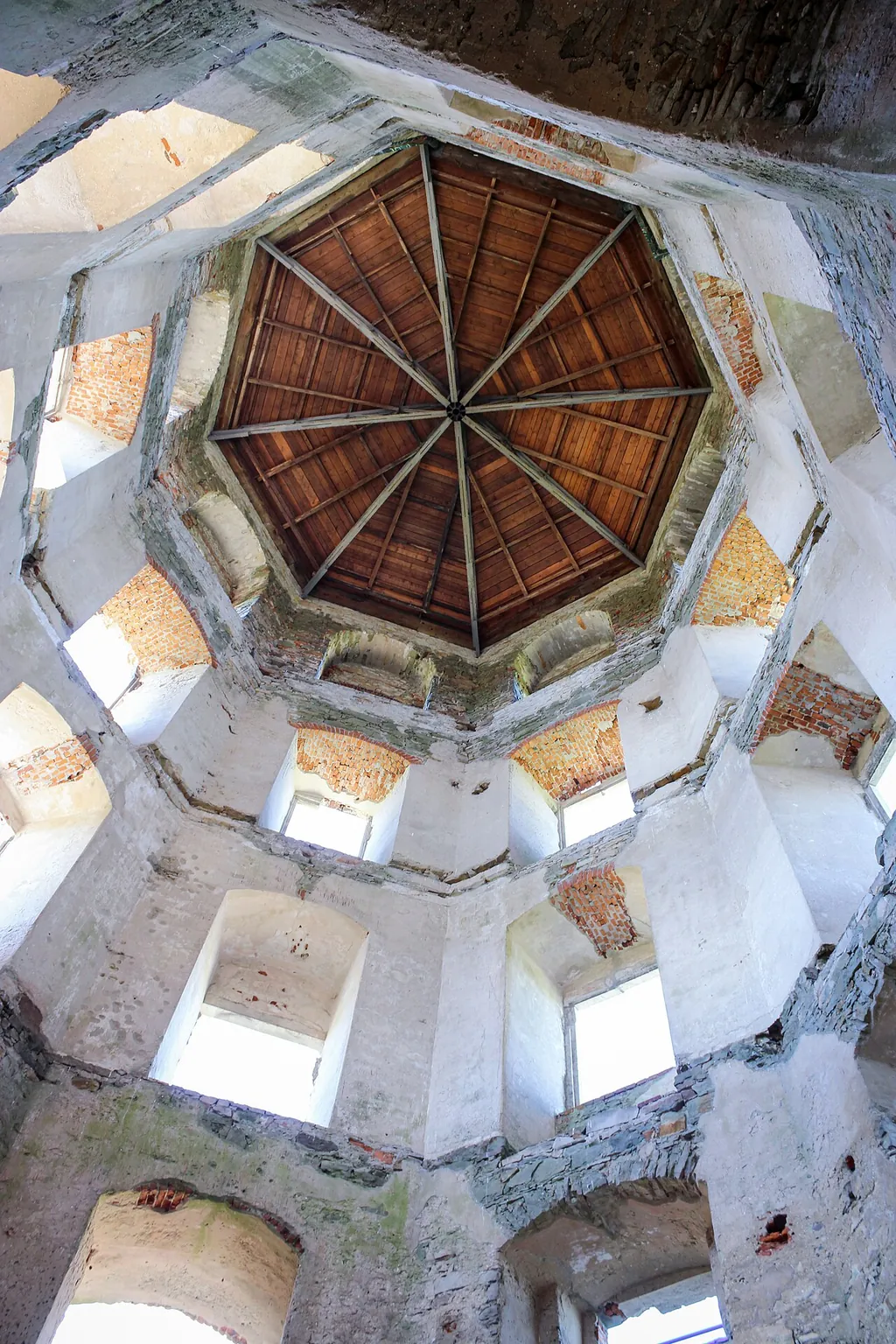 Zamek Krzyżtopór w Ujeździe in Ujazd – Photo 5 of 10