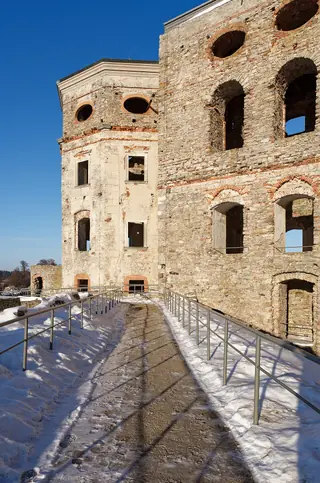 Zamek Krzyżtopór w Ujeździe in Ujazd – Photo 6 of 10