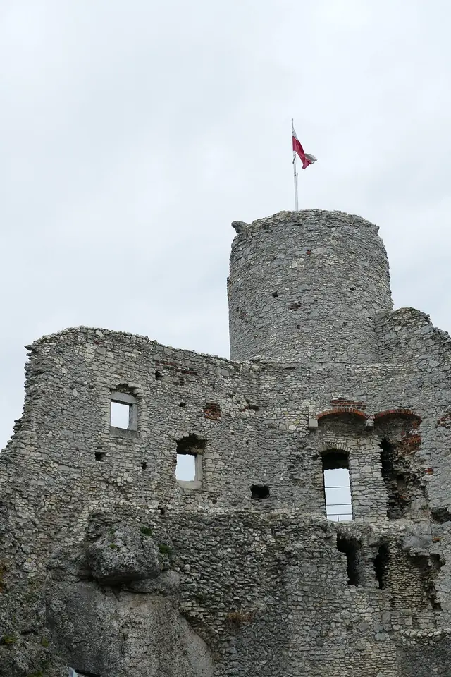 Zamek Ogrodzieniec – Zdjęcie 2 z 8