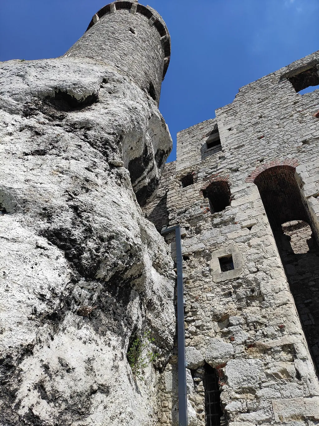 Zamek Ogrodzieniec – Zdjęcie 6 z 8