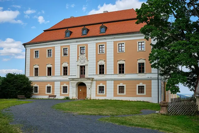 Státní zámek Valeč